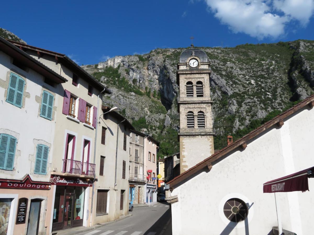 Apartamento Au Bonheur Suspendu Pont-en-Royans Exterior foto