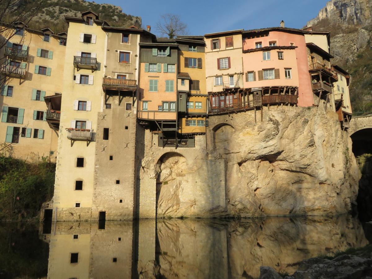 Apartamento Au Bonheur Suspendu Pont-en-Royans Exterior foto