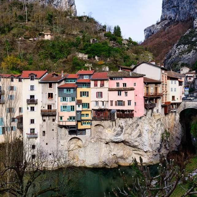 Apartamento Au Bonheur Suspendu Pont-en-Royans Exterior foto