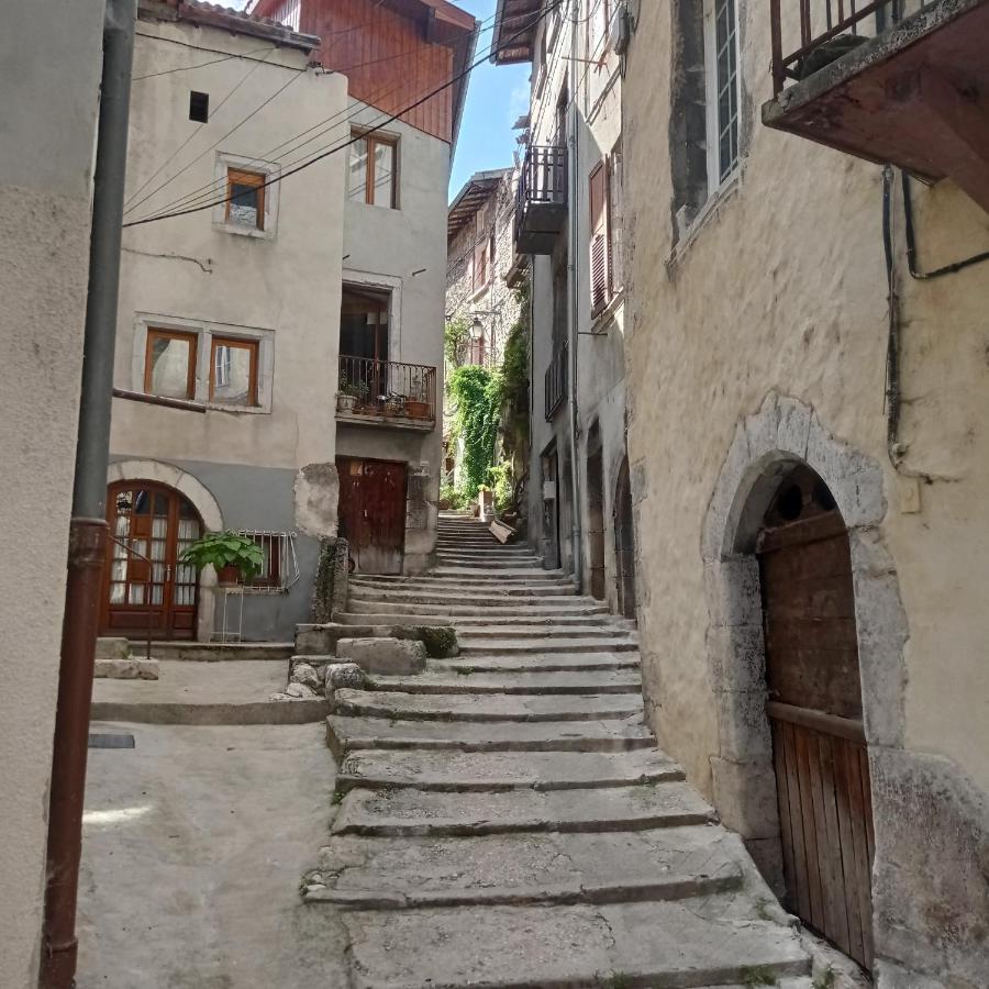 Apartamento Au Bonheur Suspendu Pont-en-Royans Exterior foto